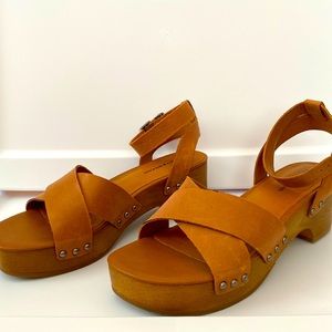 Lucky Brand Wood Wedges 9.5